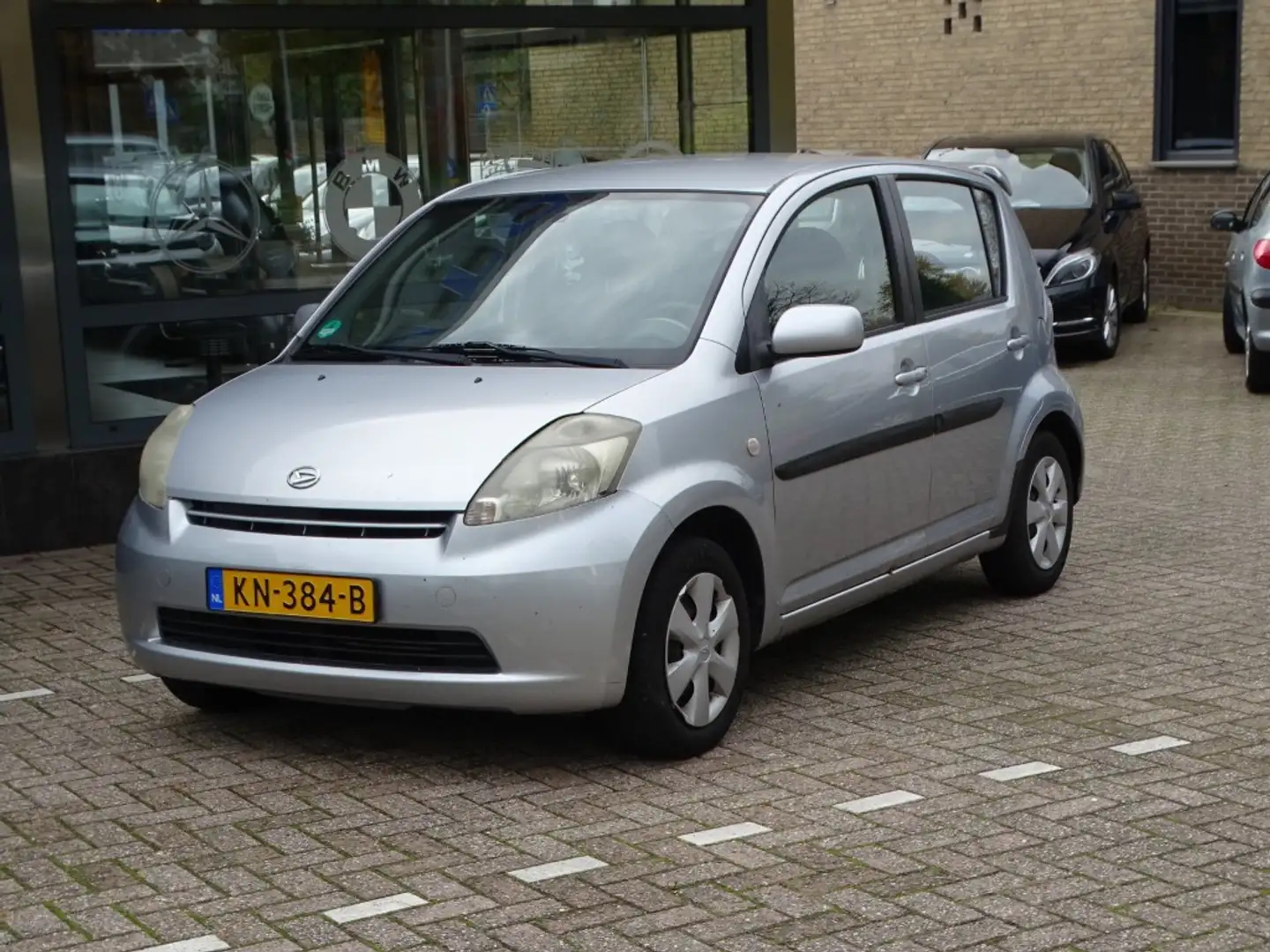 Daihatsu Sirion 1.0-12V TREND Gris - 2