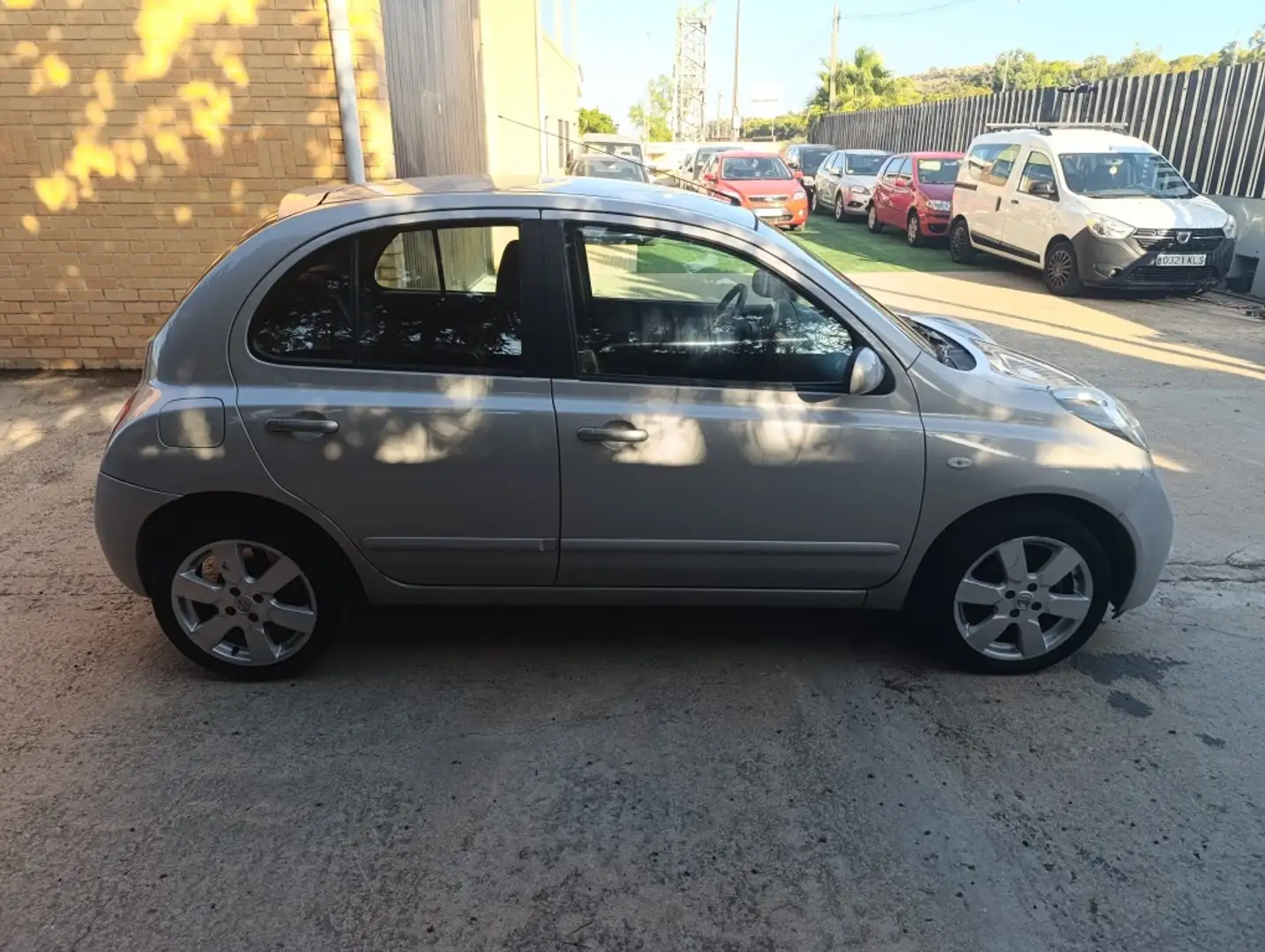 Nissan Micra 1.2 Acenta Grijs - 2