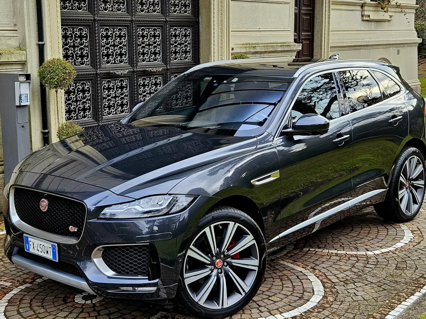Jaguar F-Pace F-Pace 3.0d V6 R-Sport awd 300cv auto Szary - 1