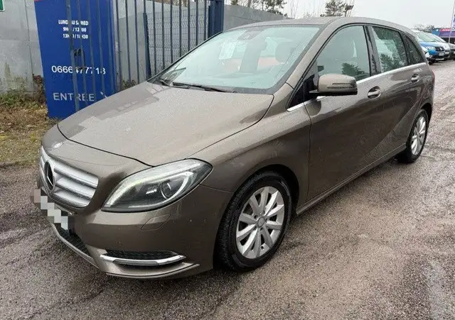 Mercedes-Benz Magnifique Mercedes en 2l 110 cv gps Bluetooth Clim