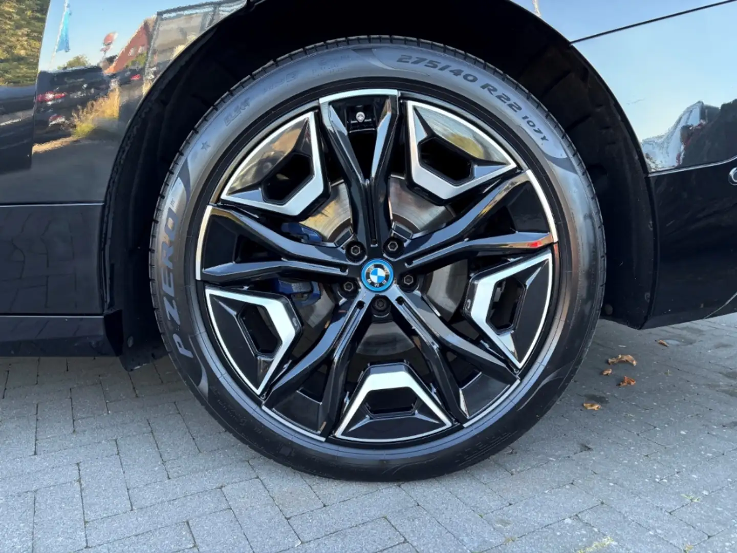 BMW iX xDrive 50 Sportpaket Pano AHK Laser Schwarz - 2