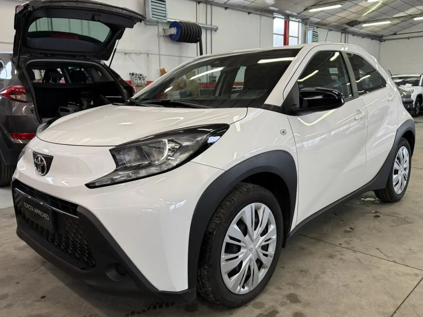Toyota Aygo X Aygo X 1.0 Active 72cv Neopatentati Blanc - 1