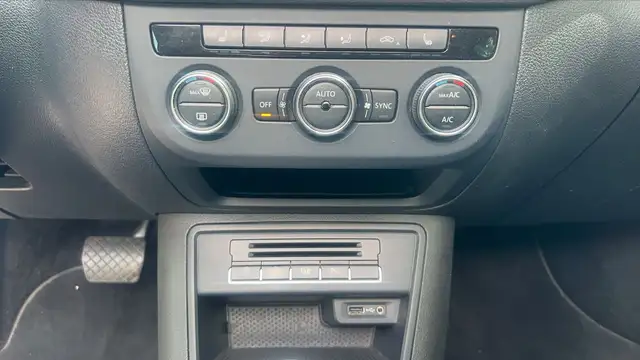 Volkswagen Tiguan view 13