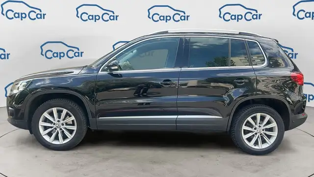 Volkswagen Tiguan view 2