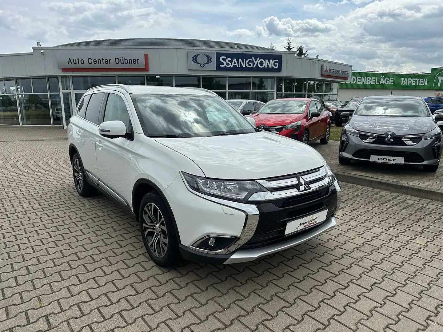 Mitsubishi Outlander Diesel Edition+ 2.2 DI-D 4WD Automatik Blanc - 1
