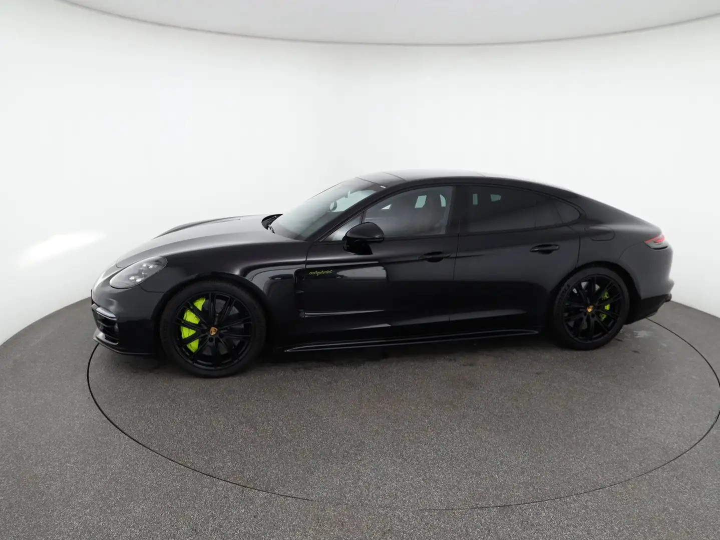 Porsche Panamera Turbo S E-Hybrid Schwarz - 2