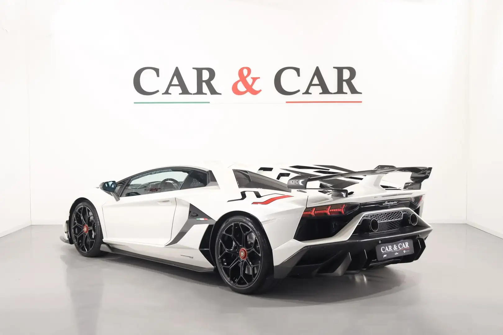 Lamborghini Aventador SVJ 6.5 V12 1 of 900 Bianco - 2