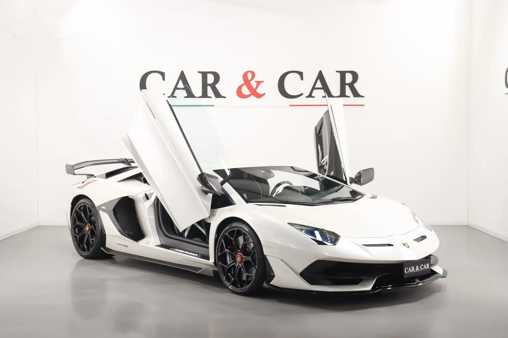 Lamborghini Aventador SVJ 6.5 V12 1 of 900 Blanc - 1