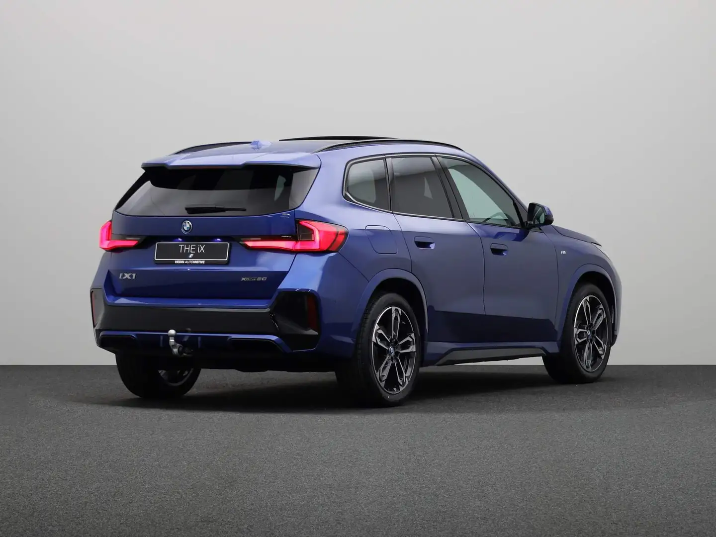 BMW iX1 xDrive30 M-Sport | Trekhaak | Harman Kardon | Pano Blauw - 2