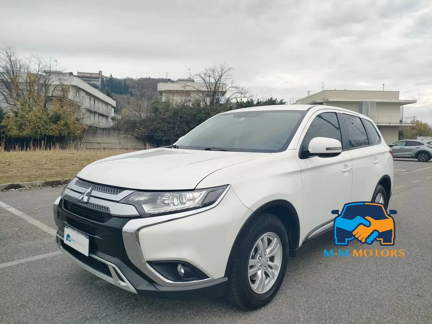 Mitsubishi Outlander 2.0 CVT 145cv Intense 4wd Bianco - 1