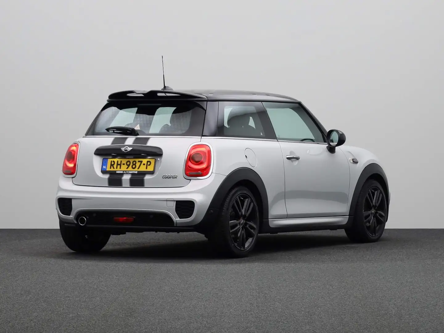 MINI Cooper 3-deurs 1.5 Chili Serious Business | Comfort Acces Wit - 2