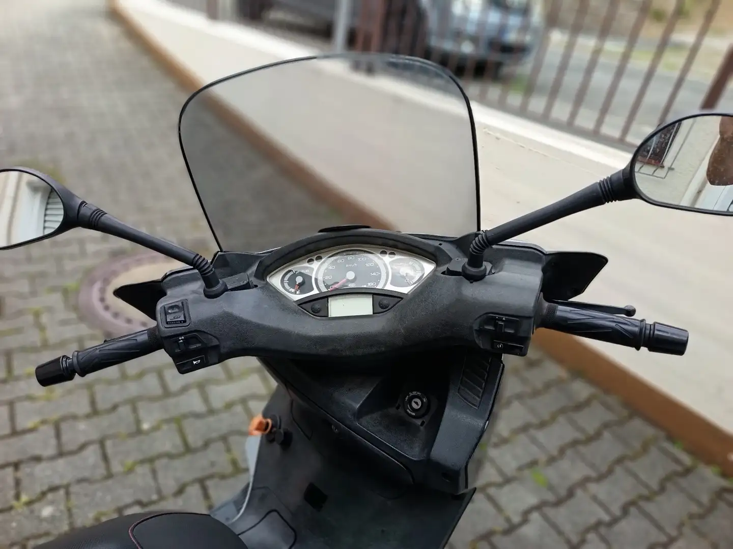 Yamaha X-Max 125 Negru - 2