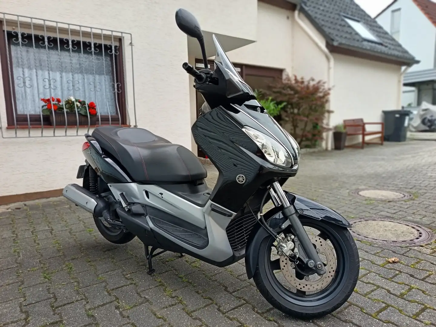 Yamaha X-Max 125 Negru - 1