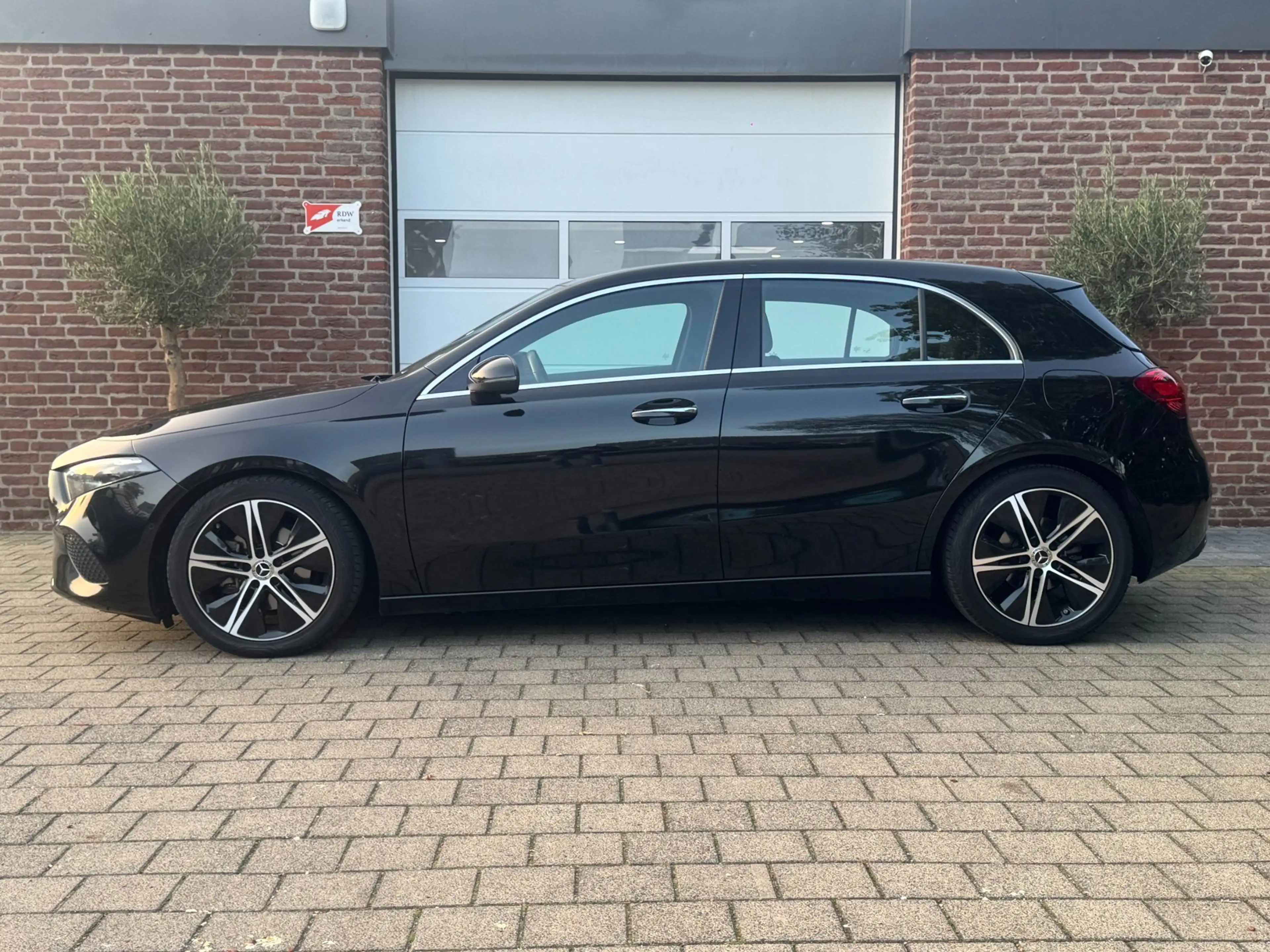 Mercedes-Benz A 180 Luxury Line|Leer|Sfeerverlichting|KeylessGo| — photo 3