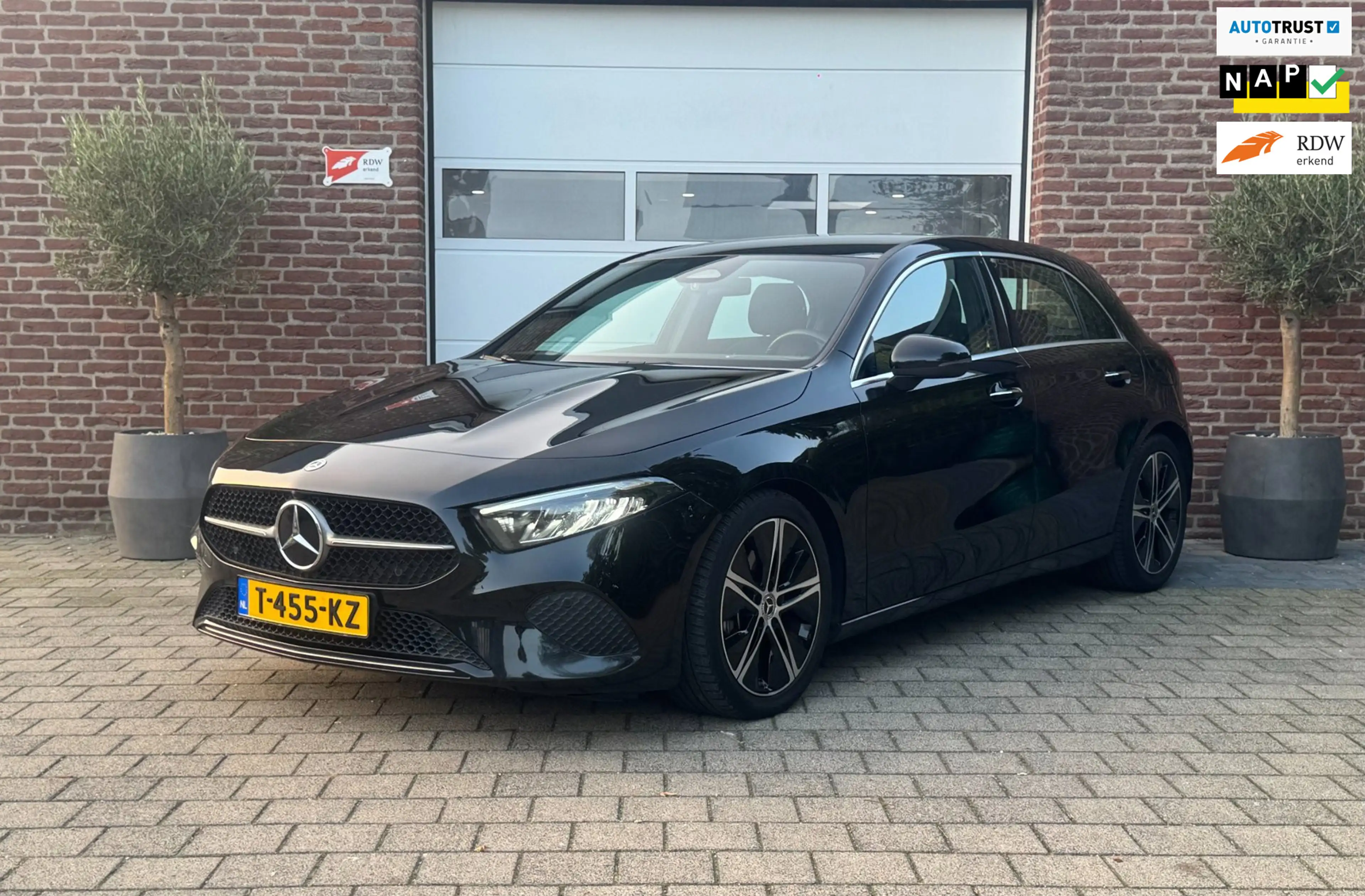 Mercedes-Benz A 180 Luxury Line|Leer|Sfeerverlichting|KeylessGo|