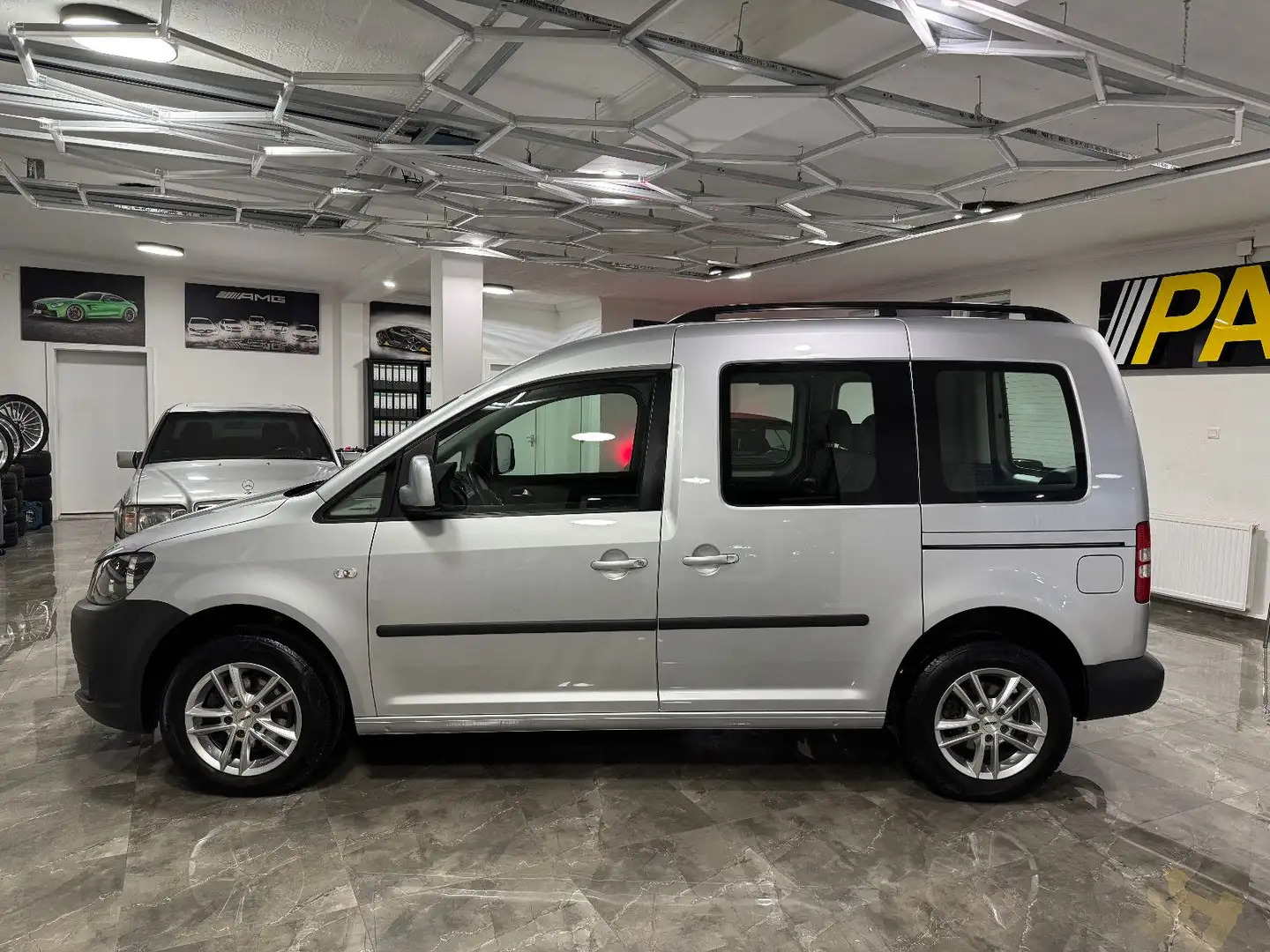 Volkswagen Caddy Kombi 1.6 TDI Trendline / Autom. Klima AHK Silber - 2