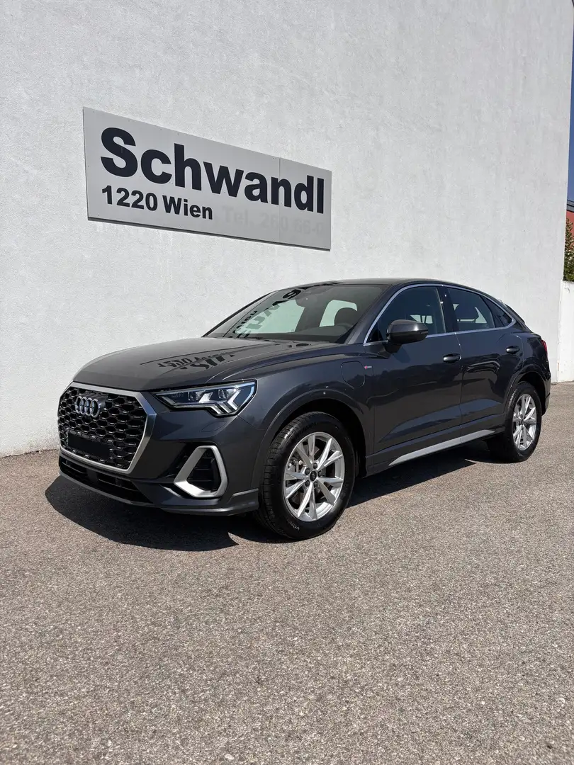 Audi Q3 e-tron 45 TFSI e S line ext Grau - 1