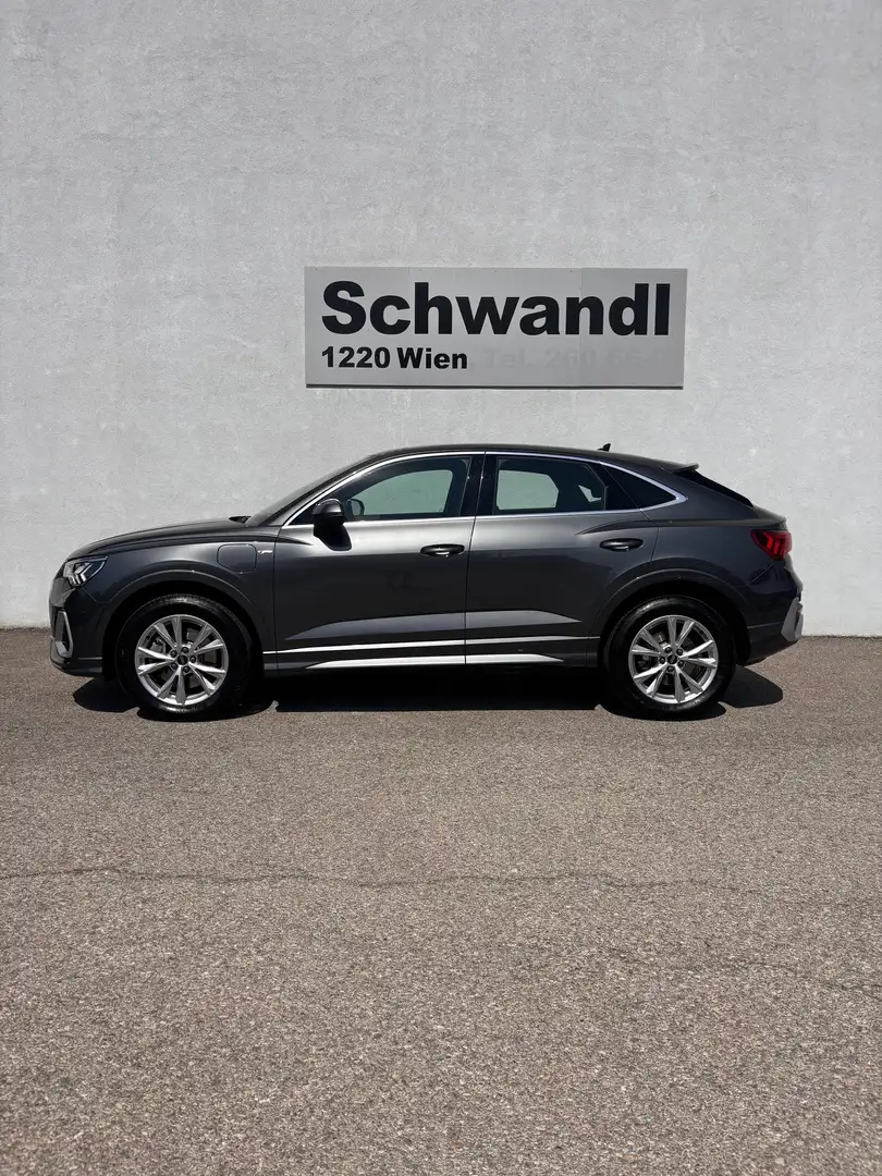Audi Q3 e-tron 45 TFSI e S line ext Grau - 2