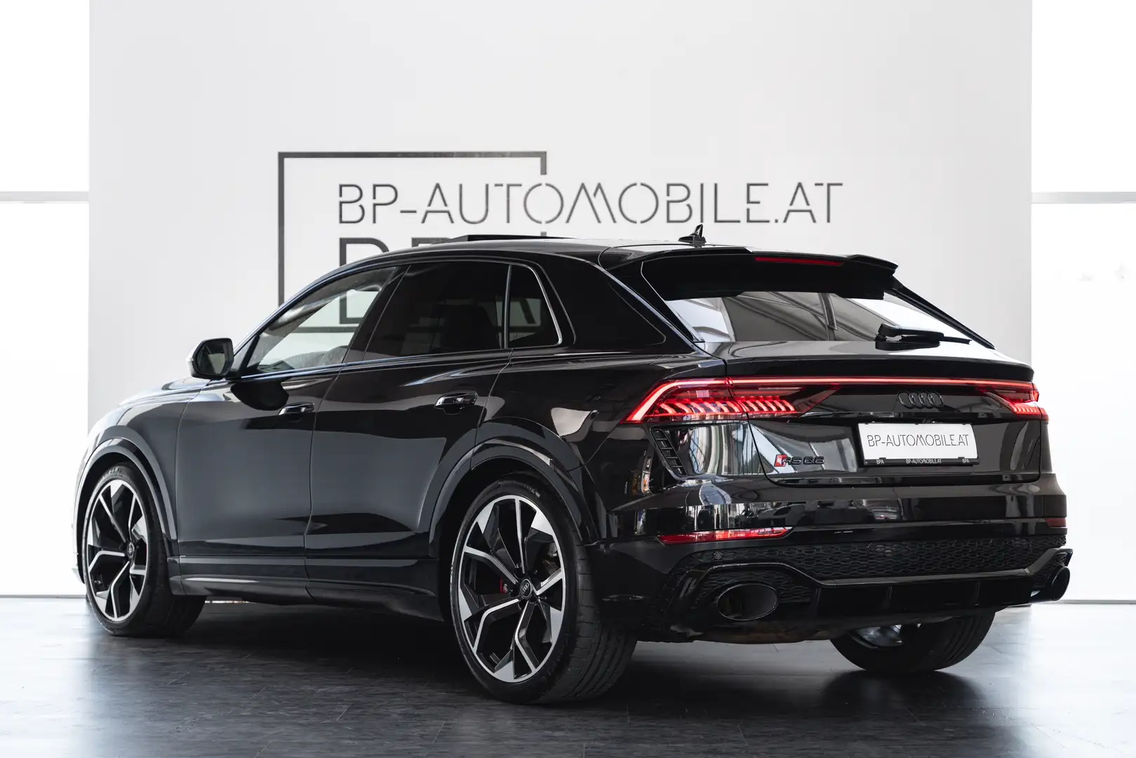Audi RS Q8 4.0 TFSI quattro // 1. Besitz // volle Historie // Noir - 2