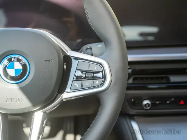 BMW I4 view 9