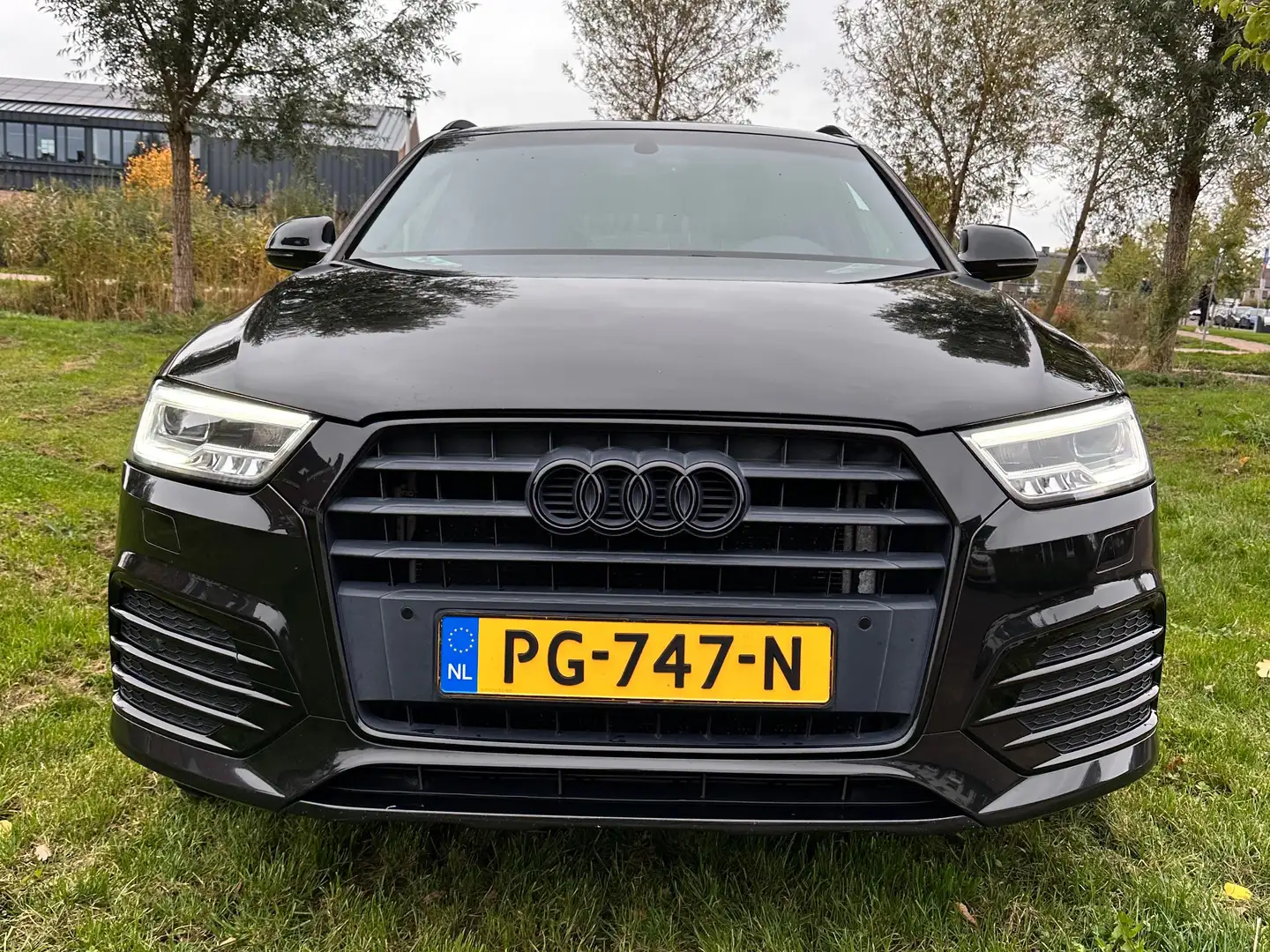 Audi Q3 Q3 1.4 TFSI CoD Sp.PL S Zwart - 2