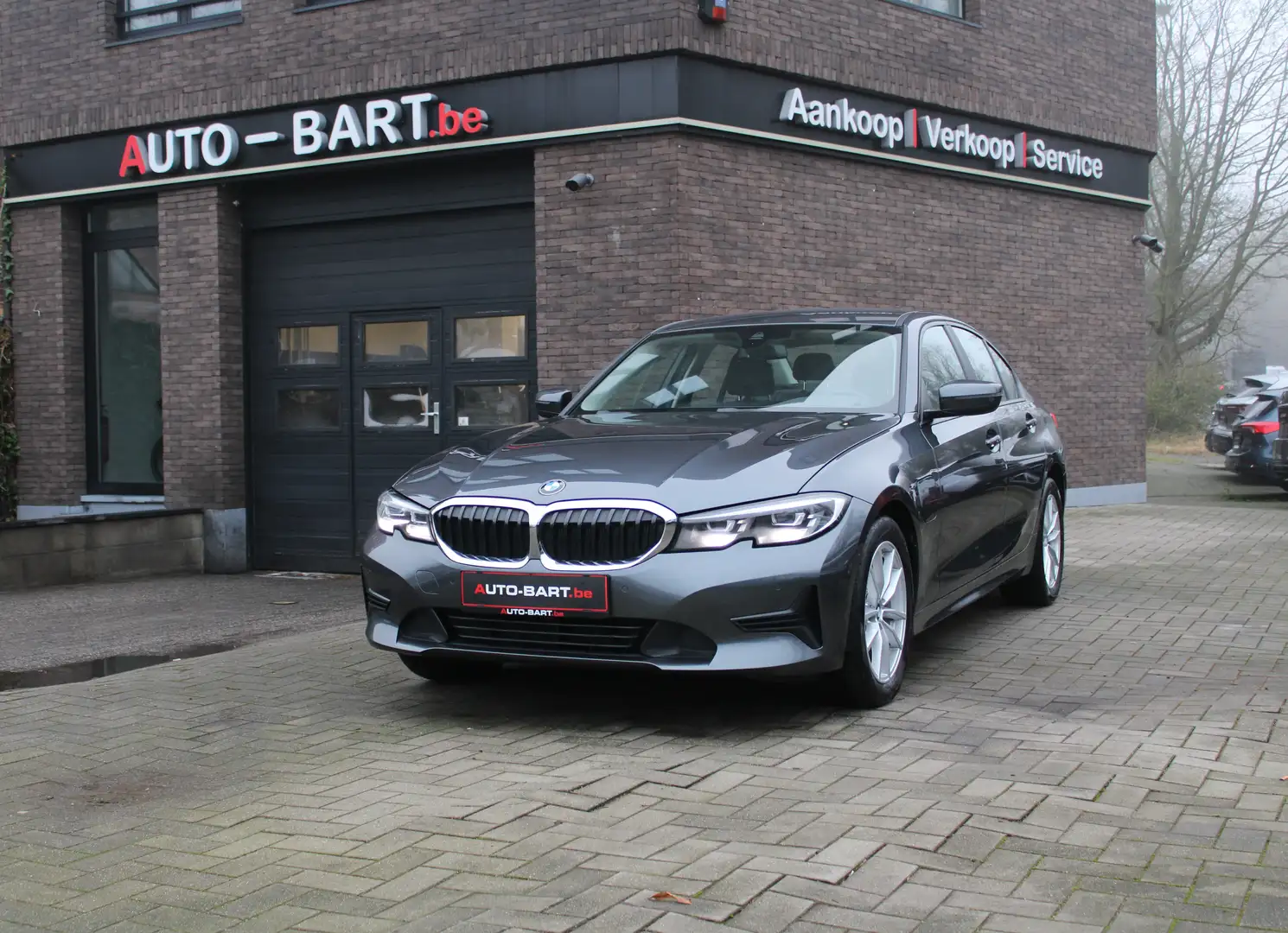 BMW 320 320e PHEV I CAMERA I ZETELVERW I APPLE CARPLAY I Grau - 2