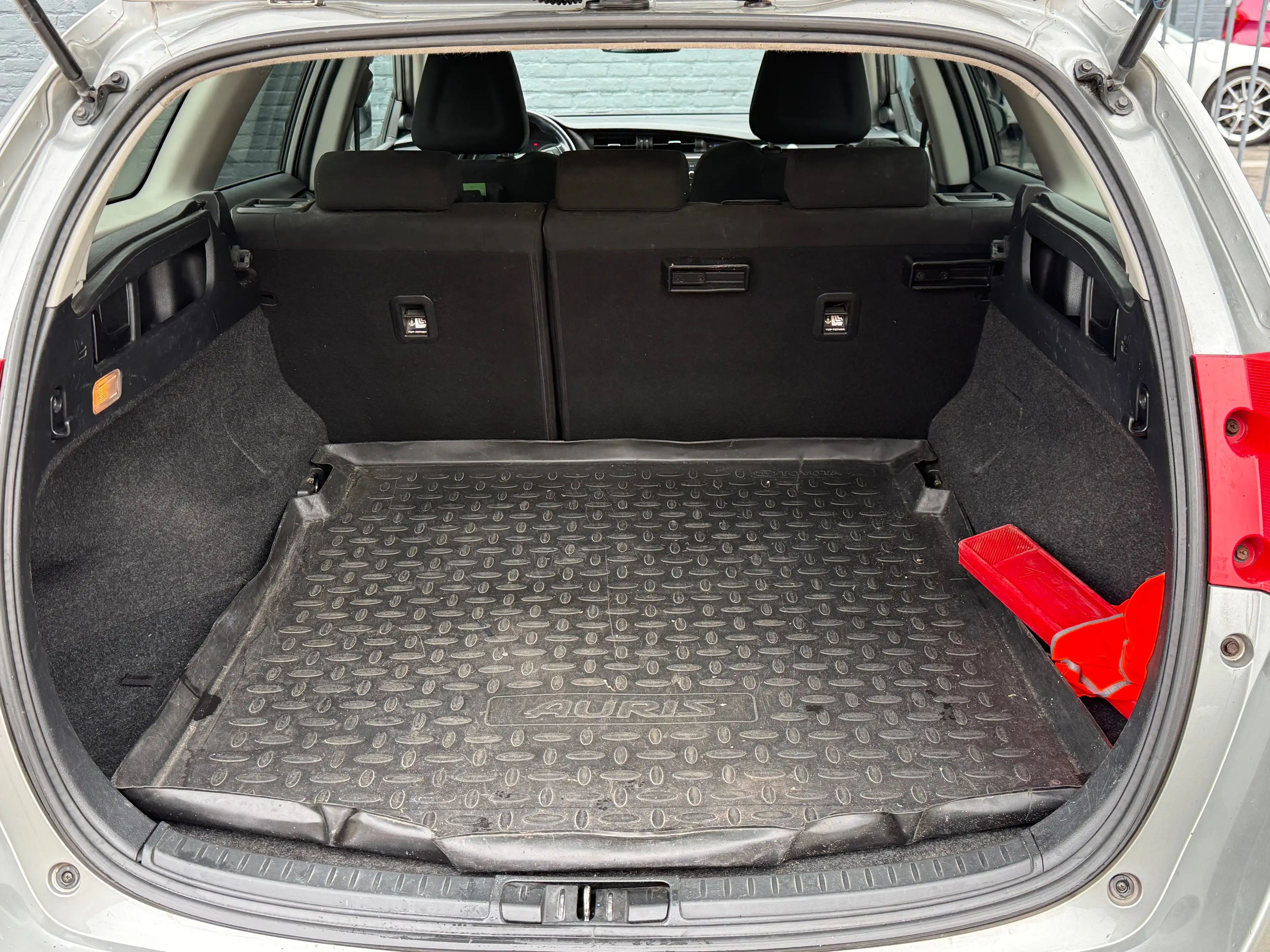 Toyota Auris Auris SW HEV 1.8i HSD Active E-CVT /Navi/Caméra/Led/J.a/A.r/E-M/ — photo 9