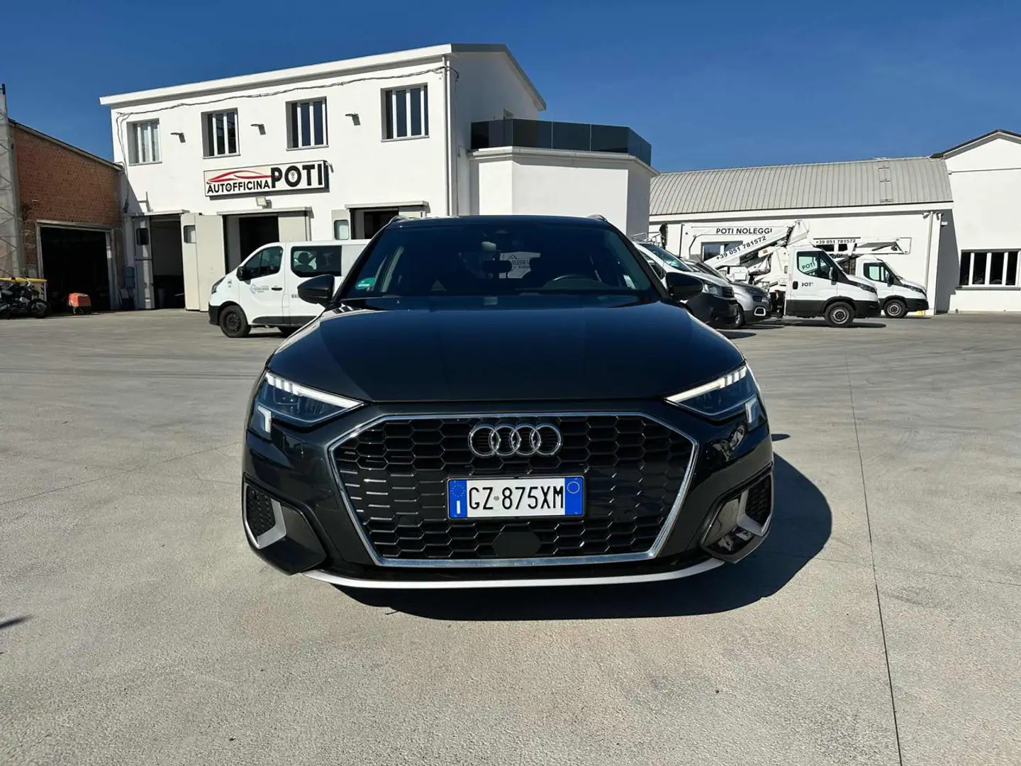 Audi A3 SPB 40 TFSI e S tronic Business Advanced Gris - 2