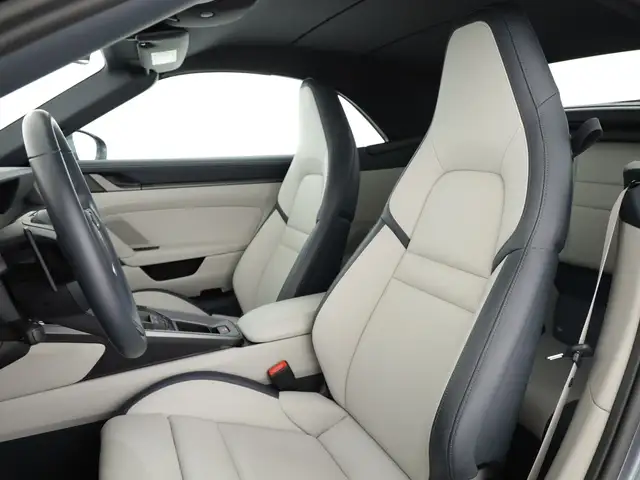 Porsche 992 view 9