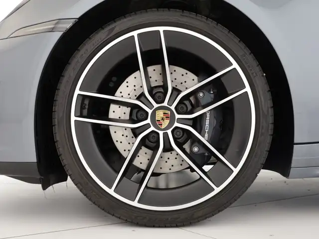 Porsche 992 view 7
