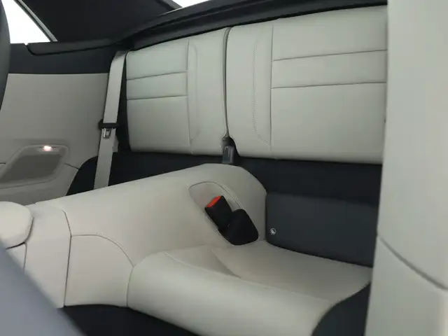 Porsche 992 view 14