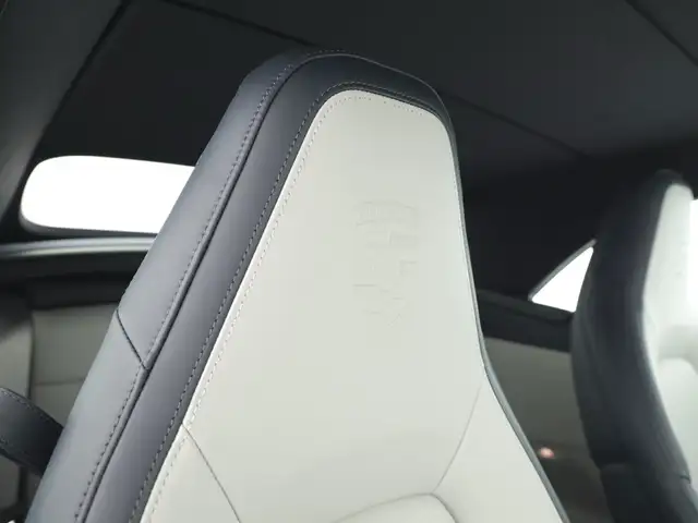 Porsche 992 view 11