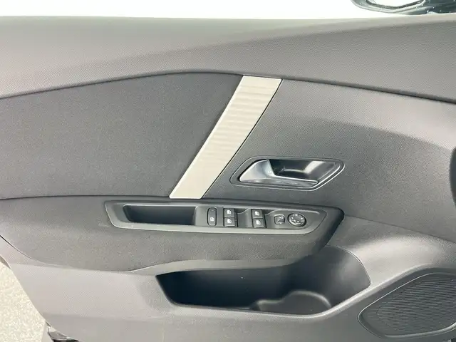Citroen C4 view 11