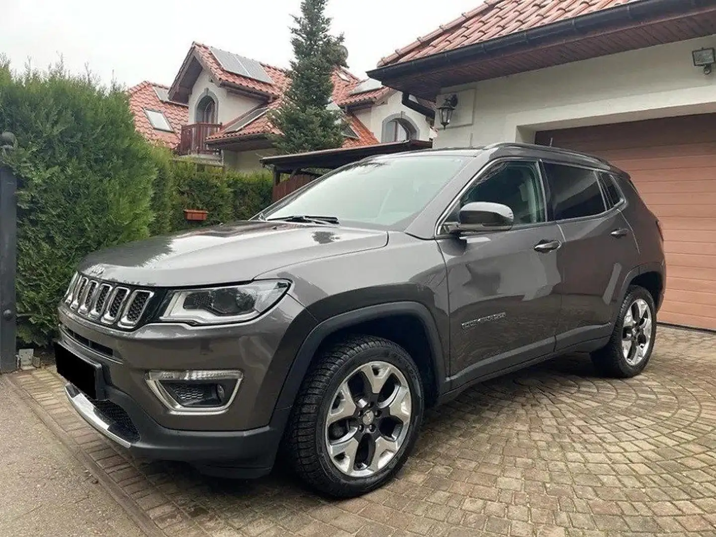 Jeep Compass Compass 2.0 MultiJet Active Drive AutomatikLimited Grau - 1