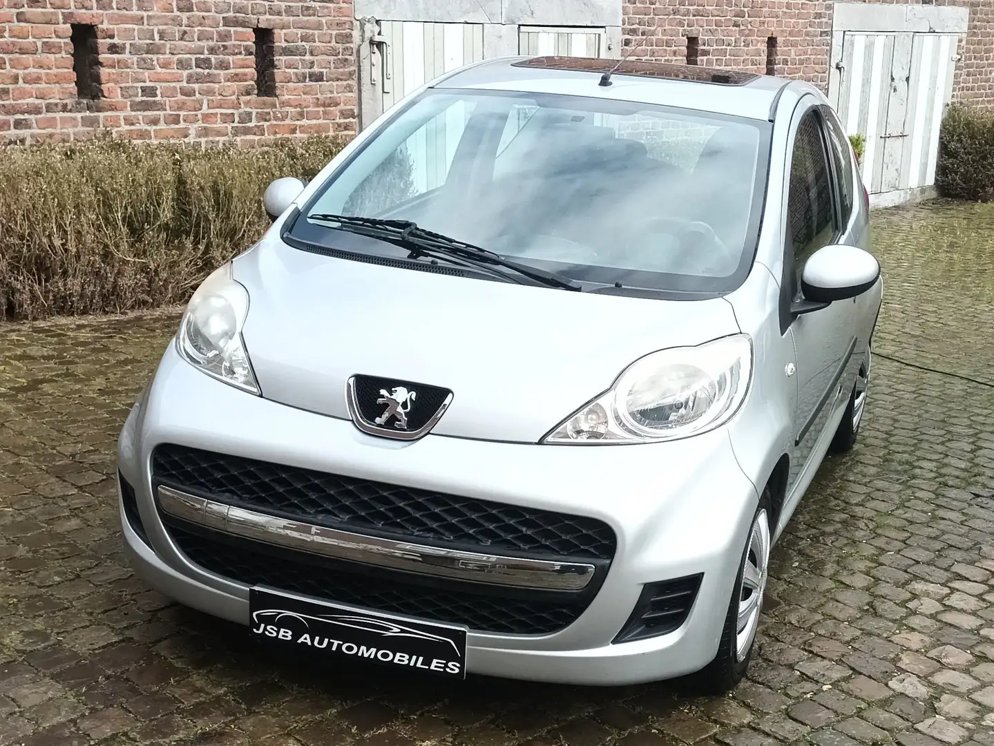 Peugeot 107 1.0i essence EURO 5 Garantie 1an 104000 km Srebrny - 1