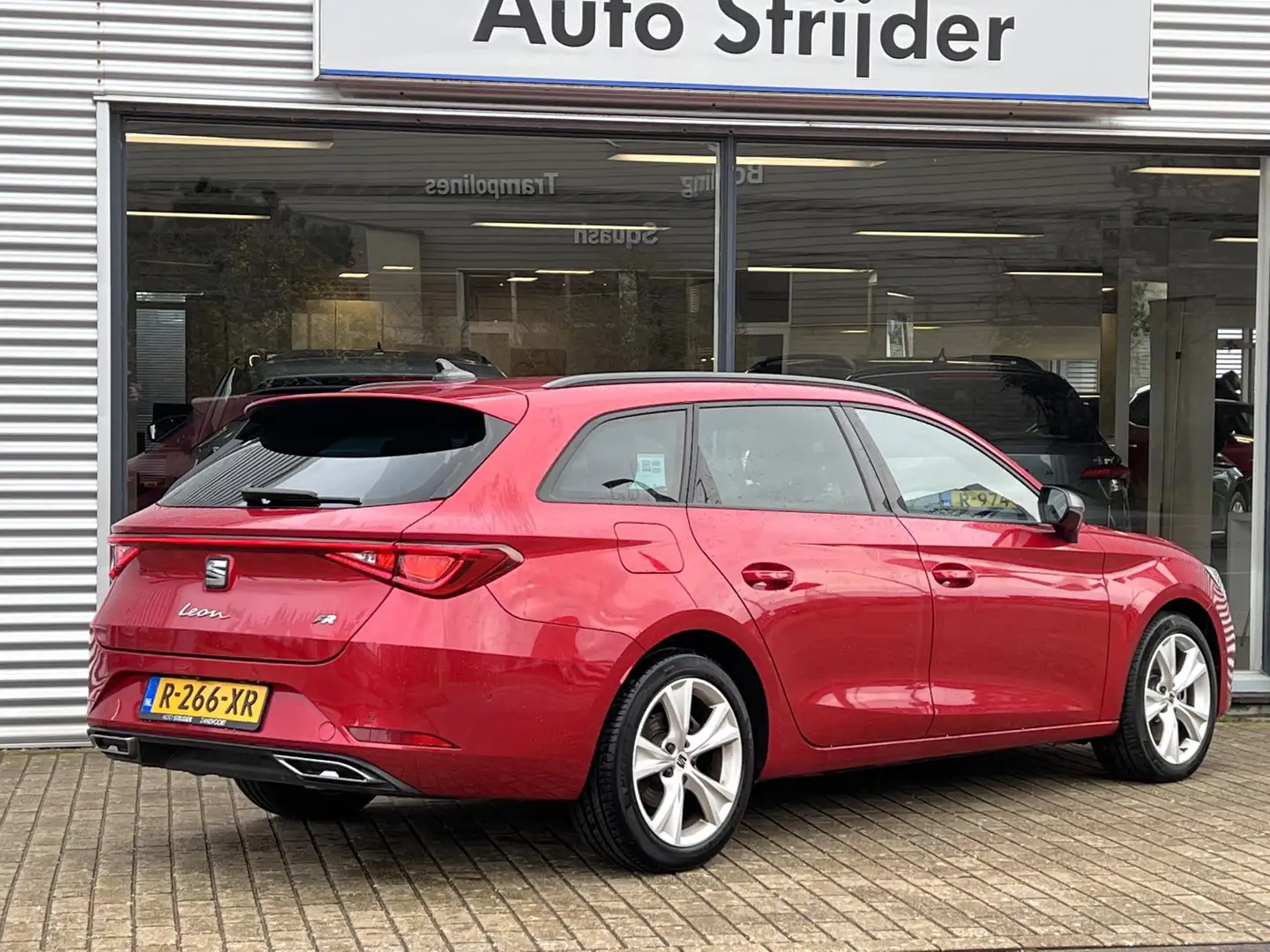 SEAT Leon Sportstourer 1.5 TSI FR Launch Edition 150pk Rouge - 2