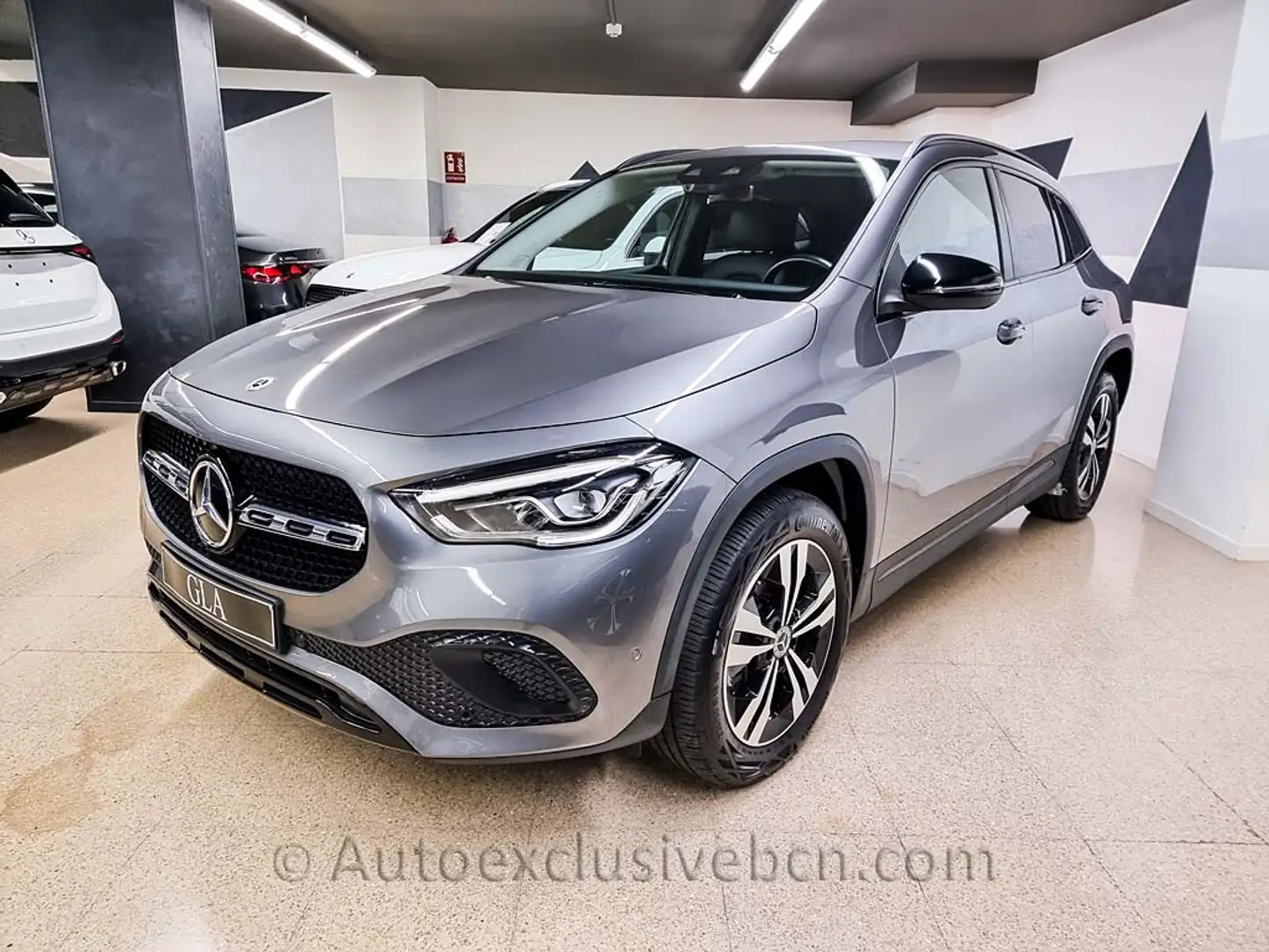 Mercedes-Benz GLA 250 250e Schwarz - 1