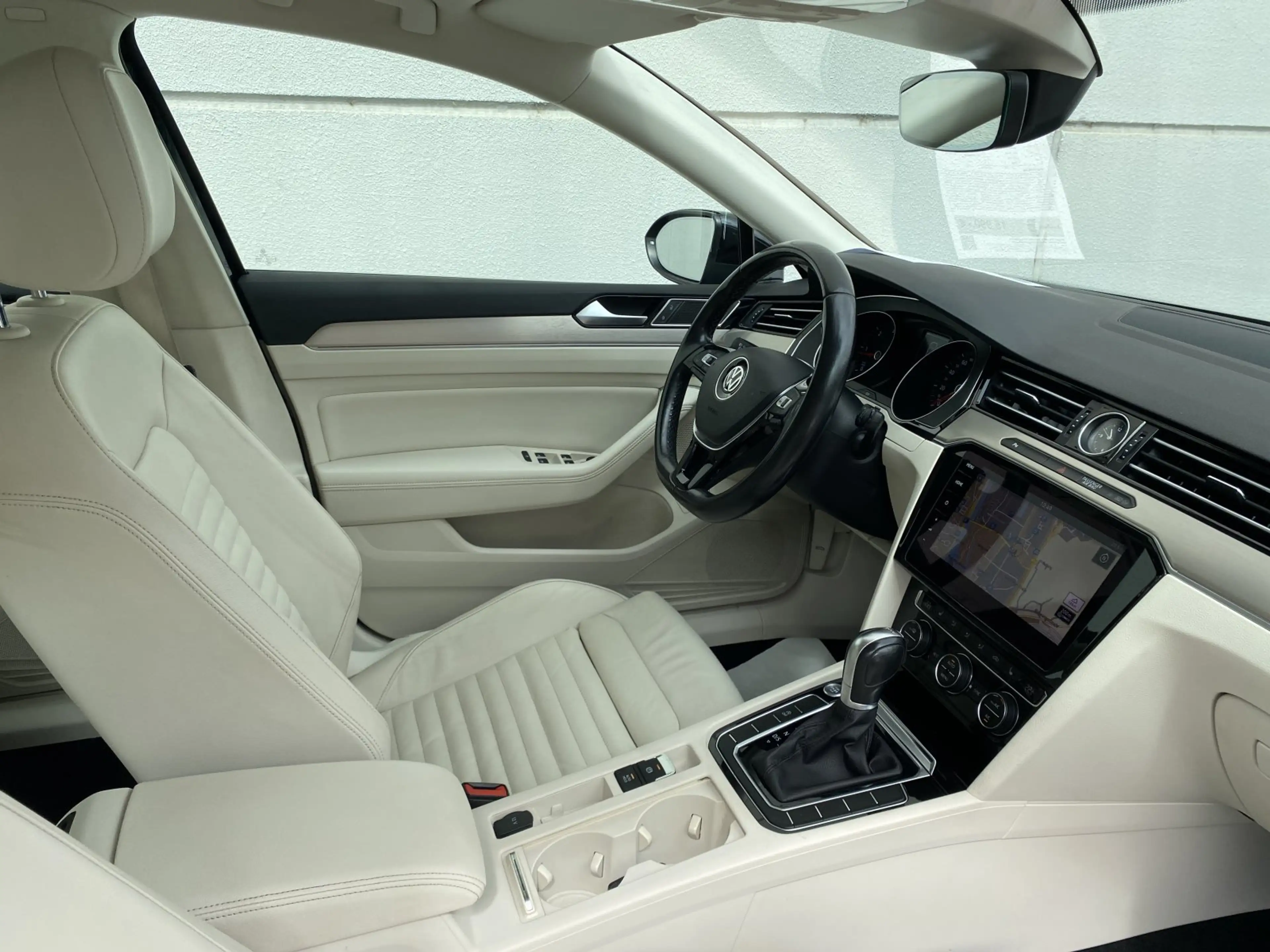 Volkswagen Passat Variant 1.6 TDI Comfortline RKam ACC Ledr Beige C — photo 14