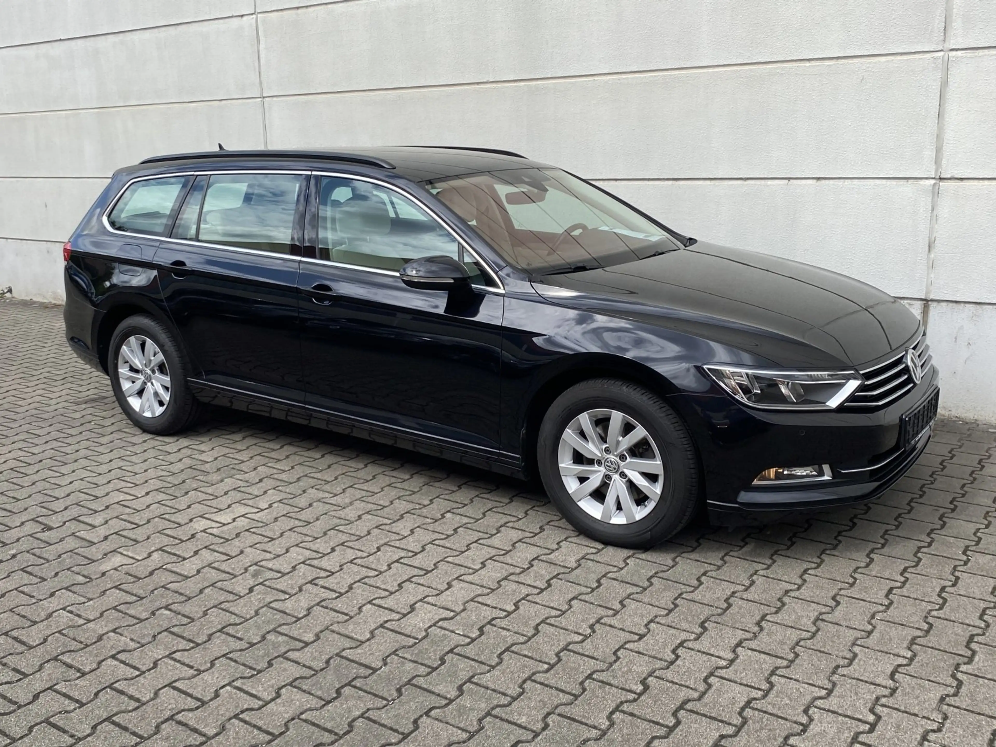 Volkswagen Passat Variant 1.6 TDI Comfortline RKam ACC Ledr Beige C — photo 6