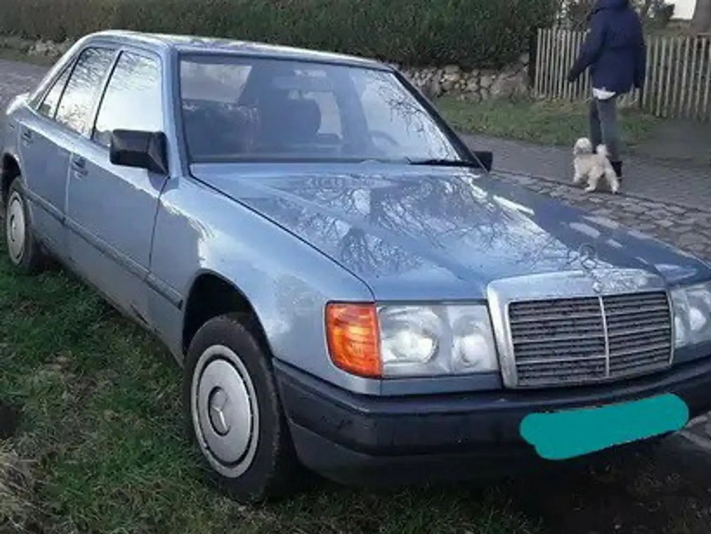 Mercedes-Benz E 200 D Blau - 1