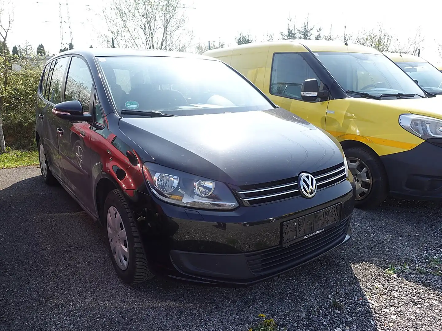 Volkswagen Touran Trendline 1,2 TSI Schwarz - 2