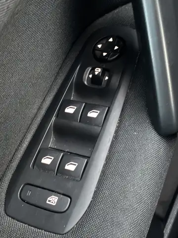 Peugeot 308 view 11
