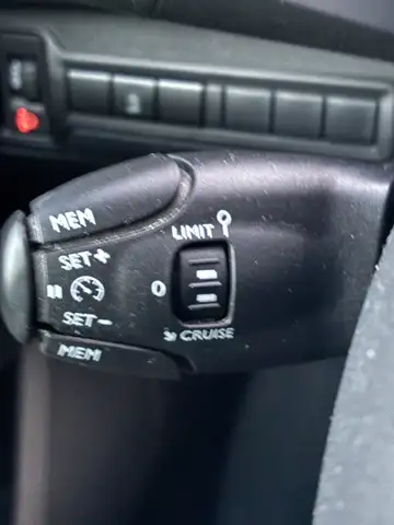 Peugeot 308 view 6