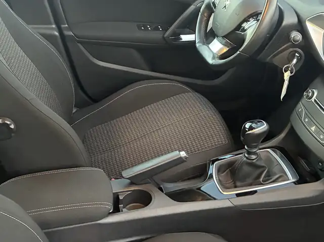 Peugeot 308 view 8