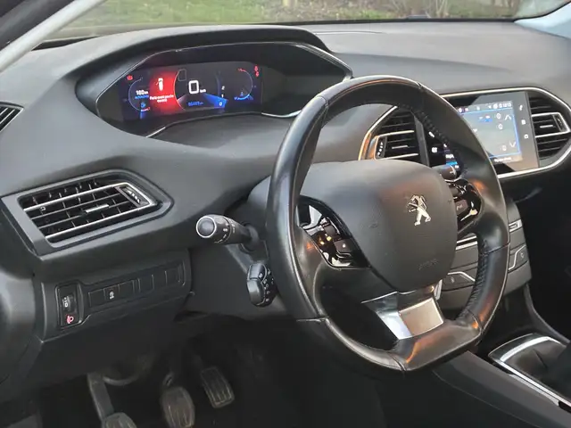 Peugeot 308 view 5