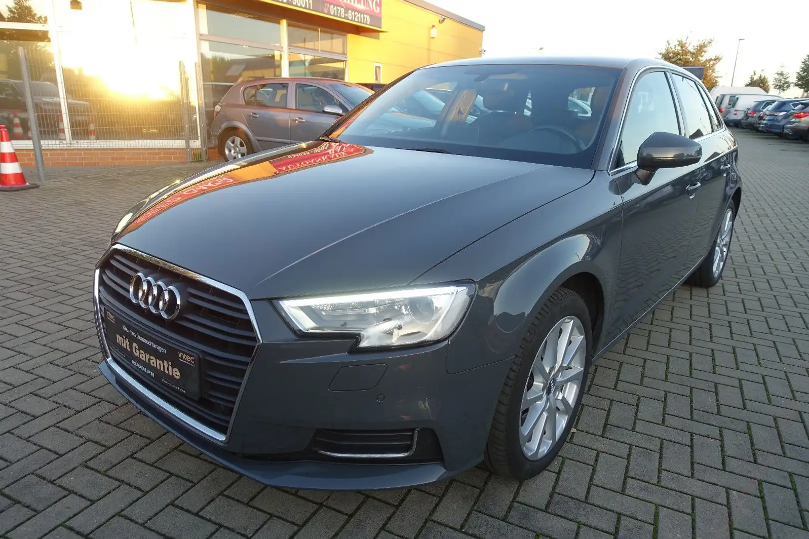 Audi A3 Sportback*Bi-Xenon*Tempom*Navi*PDC*1.Hand* Grijs - 1