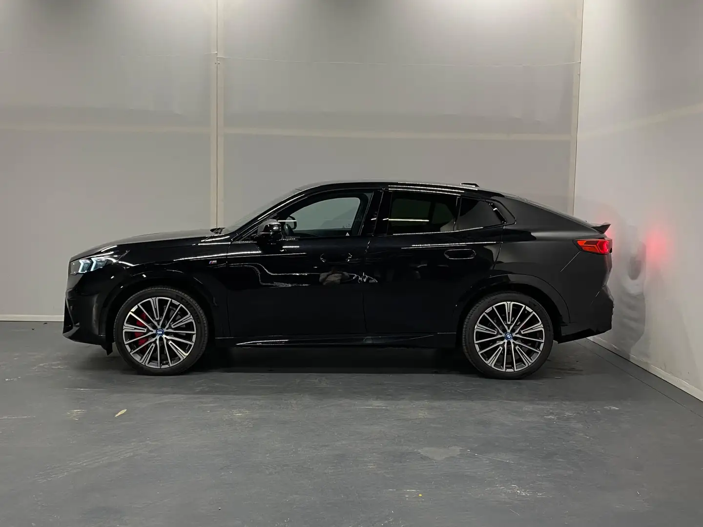 BMW iX2 xDrive30 67 kWh | M-Sportpakket Pro | Trekhaak | A Noir - 2