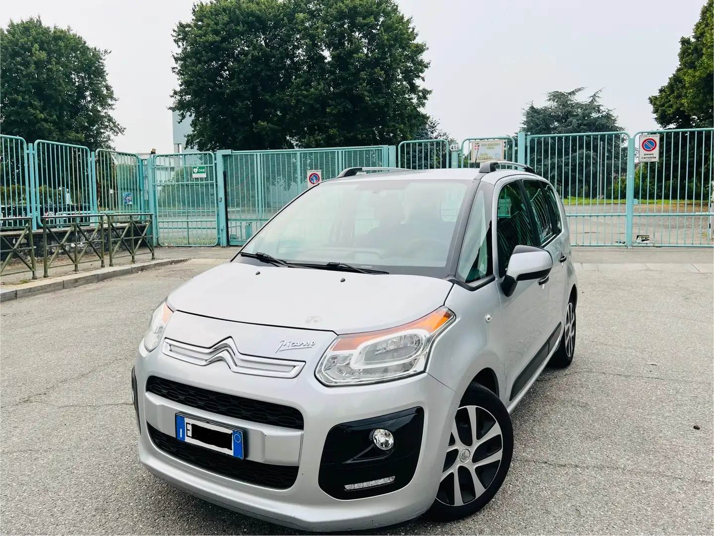 Citroen C3 Picasso Citroen 1.4 viti benzina/GPL Gris - 2