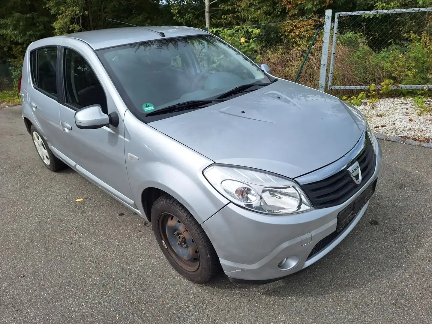 Dacia Sandero 1.4 MPI, TÜV 06/2027 Silber - 1