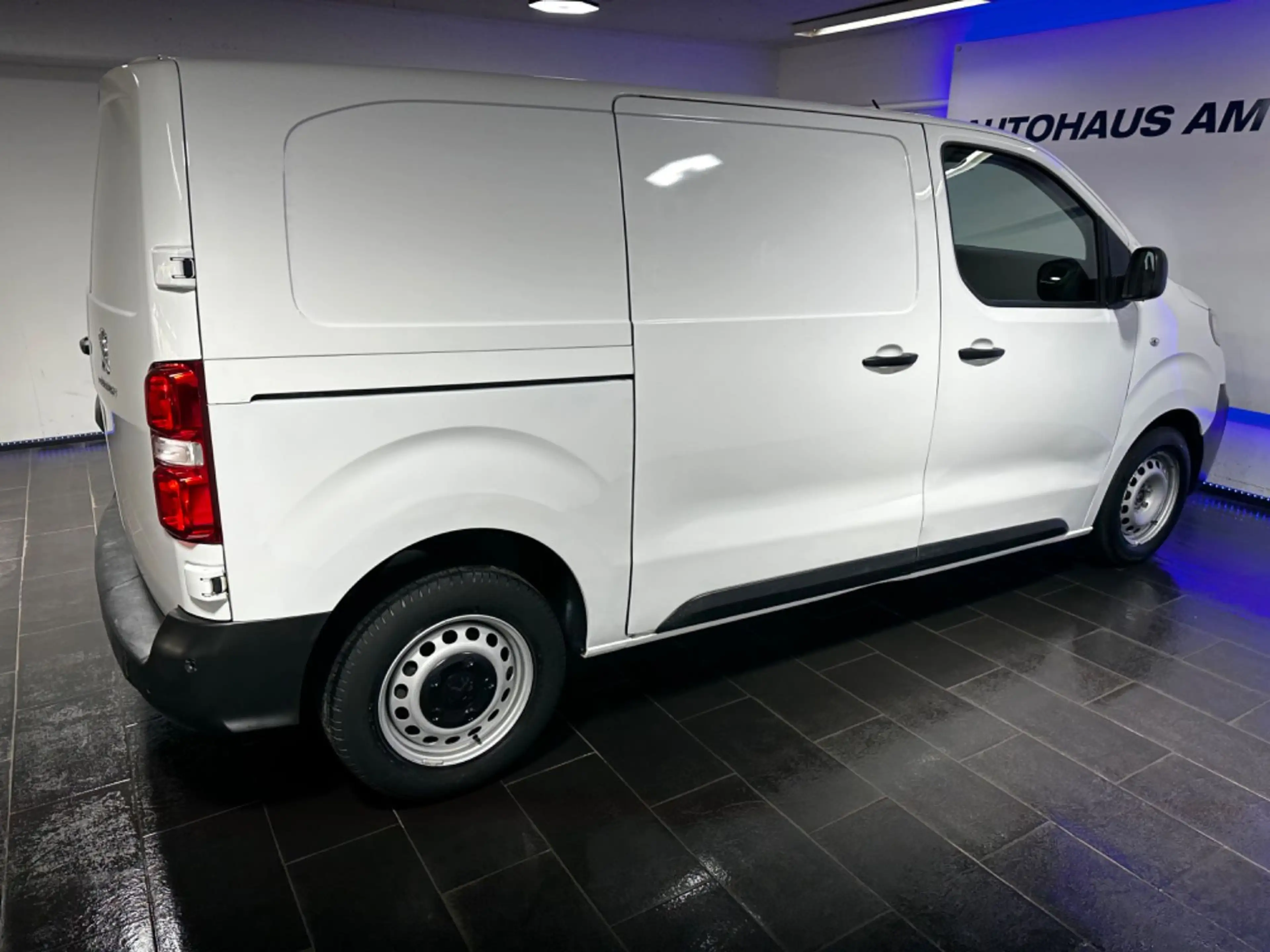 Peugeot Expert Kasten Premium L2 CAM 2xPDC SPUR APPLECAR — photo 10
